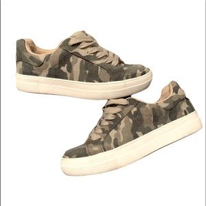 Camo platform sneakers size 9